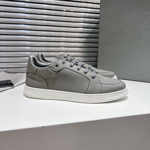 2024 Nuevos zapatos casuales para hombre Moda y simple Fondo plano con cordones Zapatos de tablero de cuero Diseñador de lujo Montañismo al aire libre Zapatos de skate Tamaños 39-47 + caja