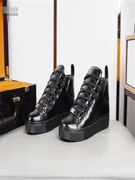 2024 Nouvelles chaussures décontractées Vintage Classic High Street Sneakers Mens Brand Touil solide Chaussures en dentelle épaisse pour hommes HIG