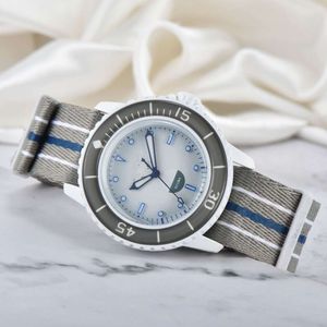 2024 Nieuw keramiek heren high-end modetrend quartz horloge