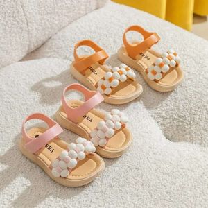 2024 New Children's Slippers Girls and Boys Bathroom Home Anti Slip Beach Chaussures Sandales de bébé semelles Sandales 4ab8ac