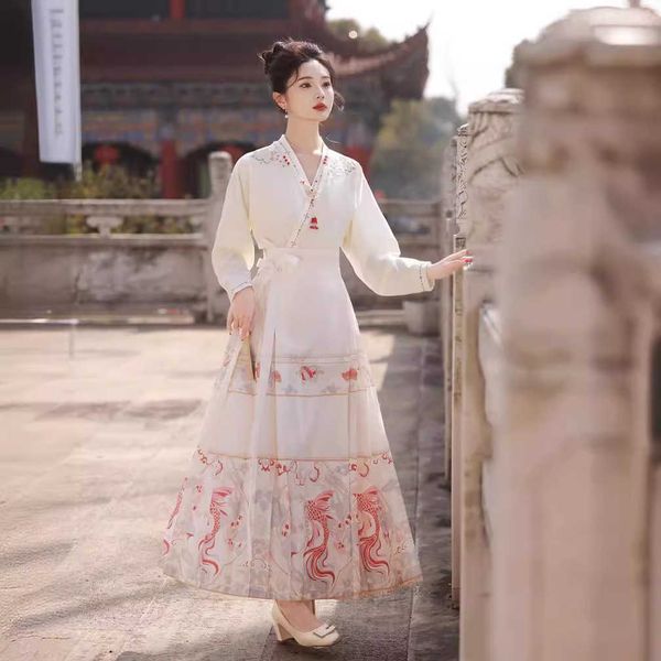 Traje Hanfu de estilo chino para mujer, conjunto completo de atuendo para tostado, falda con cara de caballo Ming mejorada, color dorado y rojo, novedad de 2024