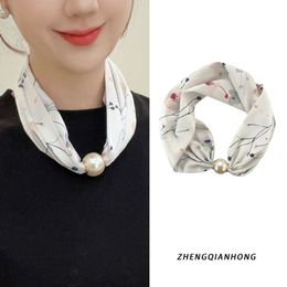 2024 Nuevo collar de estilo chino bufanda pequeña hebilla magnética de perla para mujeres primavera/verano/otoño decoración delgada bufanda larga bufanda versátil