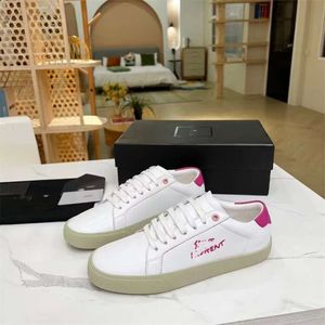 2024 Nouveau classique Little White Couple Style Anti Slip and Wear Resistant Sole avec la peau intérieure de mouton Fashion Casual Shoes décontractées