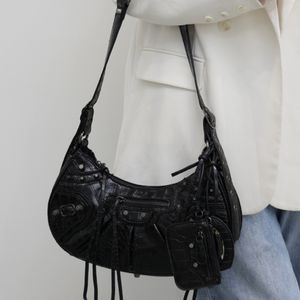 2024 nouveau sac de moto pour femme demi-lune de designer de luxe classique Crocodile en relief avec sac à main à bandoulière LE CAGOLE petite pochette sacs à bandoulière vintage sac à main