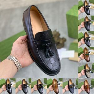 2024 Nuevos hombres clásicos negocios lujosos zapatos italiano italiano zapatos de cuero genuino brock retro hombres de mocasines diseñadores zapatos bullock de boda talla 4-12