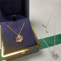 2024 Nuevo collar de trébol collar de mariposa collar para mujeres acero inoxidable de acero inoxidable de 18k regalos de joyería de collar de oro