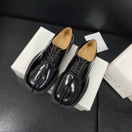 2024 Nouvelle couleur Margiela MM6 Chaussures Designer Classic Top Luxury Tabi Lace Up Babouches Madison Mens and Womens Derma Loafers Factory 777