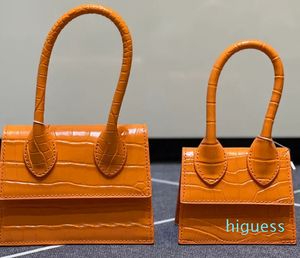 2024 Nuevo bolso de cocodrilo Mini bolso de diseñador Bolso de hombro tipo bandolera para mujer Mango superior Lápiz labial de mano Cena Cuero de alta calidad Hebilla dorada Correa larga