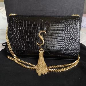 2024 Nouveau modèle de crocodile Designer Sac à bandoulière Chaîne Épaule unique Oblique Straddle Sac pour femme Haut de gamme Rétro Gland Enveloppe Sac De Luxe Crocodile Pattern