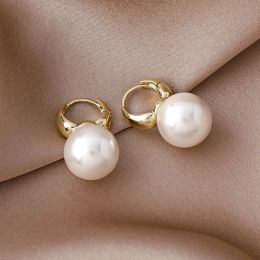 2024 Nuevos pendientes lindos de perlas Studs Pendientes de oro amarillo de 14 k para mujeres Golds Color Eardrop Minimalista Tiny Huggies Hoops Joyería de moda de boda