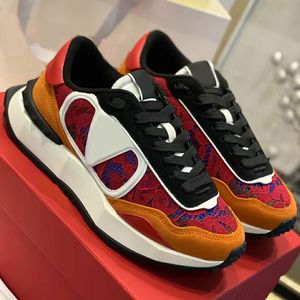 2024 Nuevo diseño estilo punk parejas zapatillas de zapatillas a cuadros zapatos zapatos para hombre suela un tortopeador de ternero Derby zapatos de piel de oveja suave de la piel baja de las mujeres 35-45