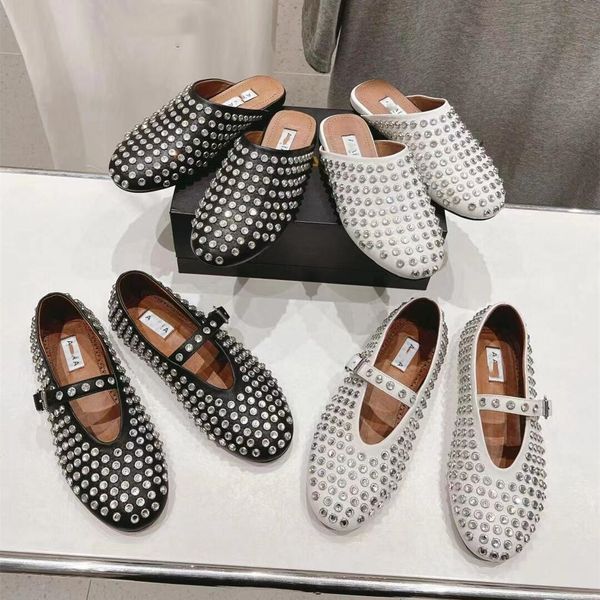 2024 Nouveaux chaussures de ballet de créateurs Chaussures plates décontractées pour femmes Sandales de créateurs Pantoufles Tête ronde Strass Chaussures de bateau Cuir de luxe riveté Mary Jane chaussures