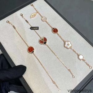 2024 nuevas pulseras de diseño 100% plata Red Love Charm Women Charm 4 / Trébol de cuatro hojas Oro rosa Mariquita Cereza 5 motivos Corazón Joyería de lujo Suerte para niñas