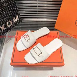 Sandales de marque de styliste pour femmes, pantoufles plates à boutons argentés, classiques en cuir de veau, mode polyvalente, Eu 35-41, nouvelle collection 2024