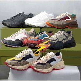 2024 Nuevo diseñador Zapatos casuales Moda Hombre Zapatillas Hombres Mujeres Beige Entrenadores Vintage Moda al aire libre Zapatos deportivos