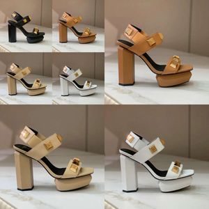 2024 NIEUWE Designer Classic Heels Fashion Dikke waterdichte Heel Sandalen Originele kwaliteit