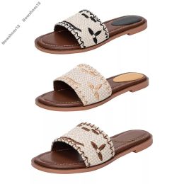 2024 Nuevo diseñador Sandalias planas Zapatillas de lujo Sandalias bordadas para mujer Moda Flip Flop Carta Zapatilla para mujer Verano Playa Diapositiva Señoras Zapatos de tacón bajo con caja