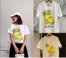 2024 Nieuwe ontwerper Gan Ni -shirts Casual Fijne dag gedrukt Lemon Love Club katoen losse mode dames korte mouw T -shirt T -stukken tops voor vrouwen