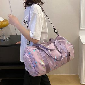 2024 Nouveau concepteur Gym Yoga Sports Sac de danse pour filles et garçons Graffiti Lettre Impression Voyage Fitness Sac à bandoulière étanche sec et humide