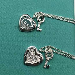 2024 Nieuwe Designer Kettingen T S925 Sterling Zilver Diamanten Hart Merk Kleine Sleutel Ketting Platina Sleutelbeen Keten Licht Luxe Liefde slot B7M4