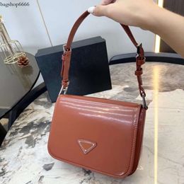 2024 neue Designer-Qualität Markenhandtaschen Mädchen Mode Damen Klassische Umhängetasche 7A Flip Clutch Schultergurt Box Handtasche mit Tasche