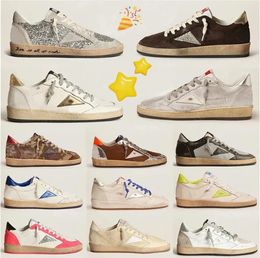 2024 New Designer S Mandon Sneakers Golden Chaussures décontractées en cuir Italie Dirty Old Shoe Marque Femmes Men Super-Star Ball Star Gooses Classic Trainers Sports