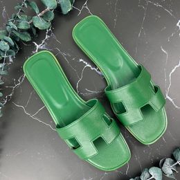 2024 Nuevo diseñador Sandalsl Summer Fashion Lazy Leather Women Zapatos zapatillas Sandalias sexys