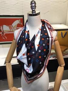 2024 Nieuwe designer zijden sjaal Hoge kwaliteit zijden vierkante sjaal voor dames heren Zwart en wit bijpassende stola ring hoofdband topmerk letter 90*90cm