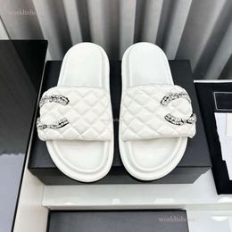 2024 Nieuwe Designer Slippe damesbrooddia's klassieke kanaalschoenen Loafe flip-flops luxe platform sandalen voor meisjes plat glijbaan mode casual outdoor