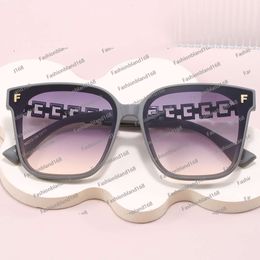 2024 Nieuwe Designer Zonnebril voor Vrouwen Vierkante Letter F Mat Frame Mode Trend Mannen Zonnebril Lunette De Soleil