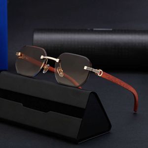 2024 Lunettes de soleil de nouveau designer verres de marque à la mode coupés Edge Menles sans cadre Imitation Miroir de grain de bois Lunettes de soleil pour hommes