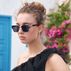 2024 Nouveaux lunettes de soleil design des verres de mode tendance Protéger les yeux avec des lunettes de soleil résistantes UV pour les nuances pour hommes conduisant des verres de soleil extérieurs