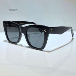 2024 Nouveau designer femmes 4004IN pour l'été style élégant lentille de bouclier protégée contre les UV 4S004 lunettes de soleil œil de chat style à la mode lunettes de mode à monture complète avec boîte d'usure