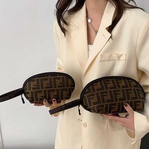 2024 Nouveau créateur pour femmes crossbody épaule xiaoxiangfeng maquillage en laine change de voyage lavage transport du sac à lèvres de rangement de téléphone sac