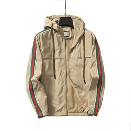 2024 Nieuwe ontwerpers Heren Jassen Dunne reflecterende mannen Waterdichte windbreker Coat Zipper Hoodie Jacket Quick Drying Sport Outsed Masculina Trench Coats