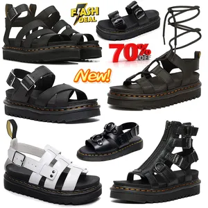 2024 NIEUWE DOC MARTEENS Sandalen Casual strandschoenen Versatiele dames Uitgaande zwart -wit kanten Hollow Litchi Patroon Sandaal Sandale platte glijbanen