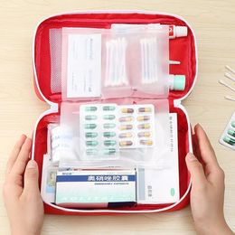 2024 Nouveaux kits de premiers soins vides vides portables sur la survie extérieure Sac de tremblement d'urgence Sac d'urgence à grande capacité / voiture médical pour