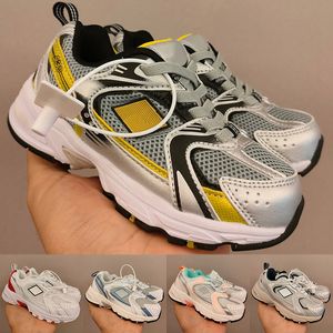 2024 New Fashion 530 Kids Boot Running Shoes Trainers Noir blanc argent métallique métallisé