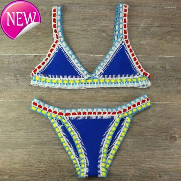 2024 Nuevo diseñador de moda Sexy bikini juegos de bikini para mujer barato tejido de tejido tejido de tejido de tejido para mujeres Halter de vacaciones de playa