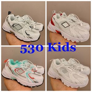 2024 New Fashion Kids Boot Boot Casual Shoes Trainers Noir blanc Sier Sier métallique ivoire bleu Moonbeam Sea Salt Kids Platform 530 Designer Athletic Childrens Sneakers
