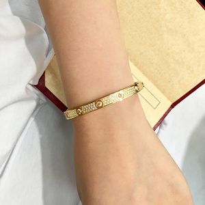 2024 Nouveaux hommes de mode Femmes Bracelets à vis avec bracelet en or rose en argent en diamant complet avec bracelet à tournevis pour amoureux des bijoux en acier titane