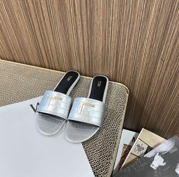 2024 Nouvelles sandales de mode Designer Femmes Tom Black Flip Flop Hommes Ford Miui Caoutchouc Plat Sliders Luxe Sandale Hôtel Mule Slide Summer Mius Loafer Beach Slipper432