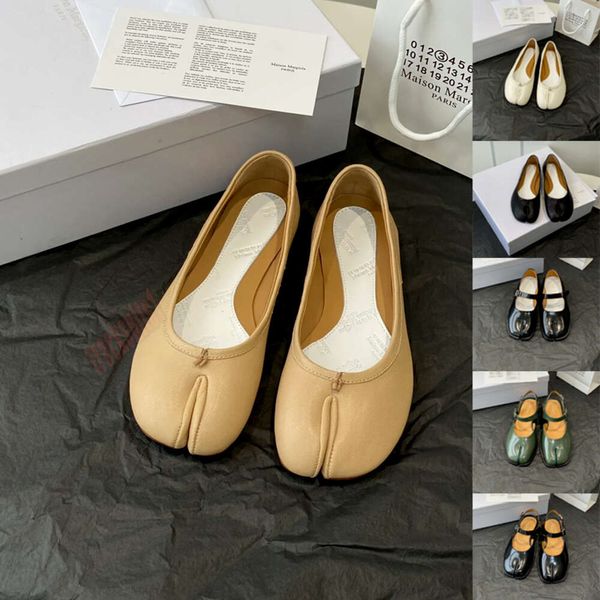 2024 Nouvelles chaussures de mode Tabi Ballerina Shoe Femmes LuxuryHalf Casual Chaussures Designer Sandal Ballef Plat En Cuir Cheville Talon Slip sur Boot Lambskin Calf Dance Taille 35-40