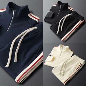 2024 Nieuwe modezijde Stripe Casual Sports Sweater Set voor heren lente en herfst gebreide modeontwerper Brandpants tweedelige set voor mannen vrouwen