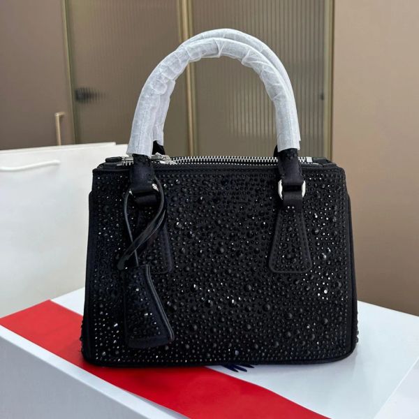 2024 NOUVEAU TOTE TOTE DES MANQUEURS DES MANDES SAGES FEMMES SAGLES SALLES MESSAGNES PUA PUA CUIR VINTAGE BG BG Purse Texture High Texture Makeup 01