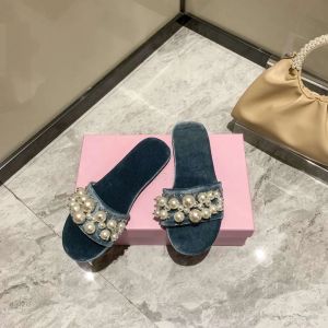 2024 Nieuwe mode dames slippers Luxe Velvet Pearl Sandals Fashion Summer Shoes Hoge kwaliteit