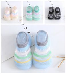 2024 nieuwe Eerste Wandelaar Zomer Meisjes Jongens Kinderen mooie snoep kleur Sandalen Baby Schoen 1-4 jaar oude Peuter Slippers Zachte zool Bodem kinderen Designer schoenen antislip