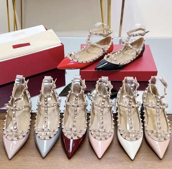 2024 Nouveaux Appartements Bout Ouvert Rivets En Cuir Véritable T-strap Mode Bride À La Cheville Casual SandalesV Logo En Cuir Véritable Femmes Chaussures De Mariage