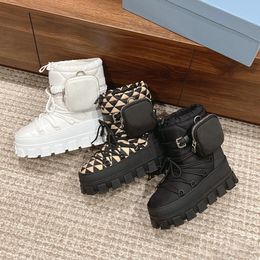 2024 Nouvelles bottes d'hiver gabardine Moon Designer de luxe Triangle Snow Boot noir blanc Nylon Top Quality Mens Rain Knee High Platform Shoes Womens Outdoor Climb Boties