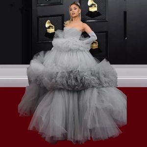 2024 Nouvelle robe de bal grise Photographie sur mesure sans bretelles à plusieurs niveaux RufflesTulle Puffy Soirée Celebrity Robes de soirée Abendkleider Robe de soirée